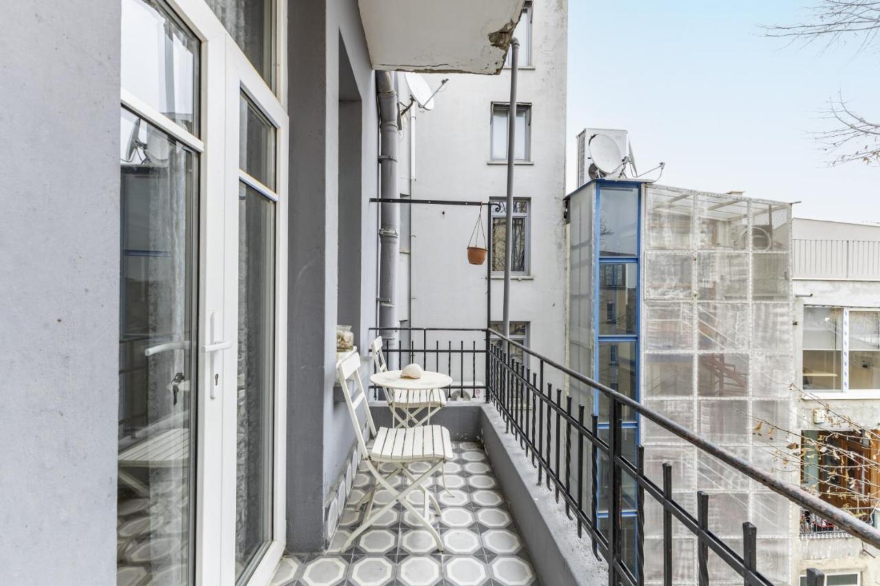 Апартаменты Flat With Balcony And Bosphorus View In Beyoglu Стамбул Экстерьер фото