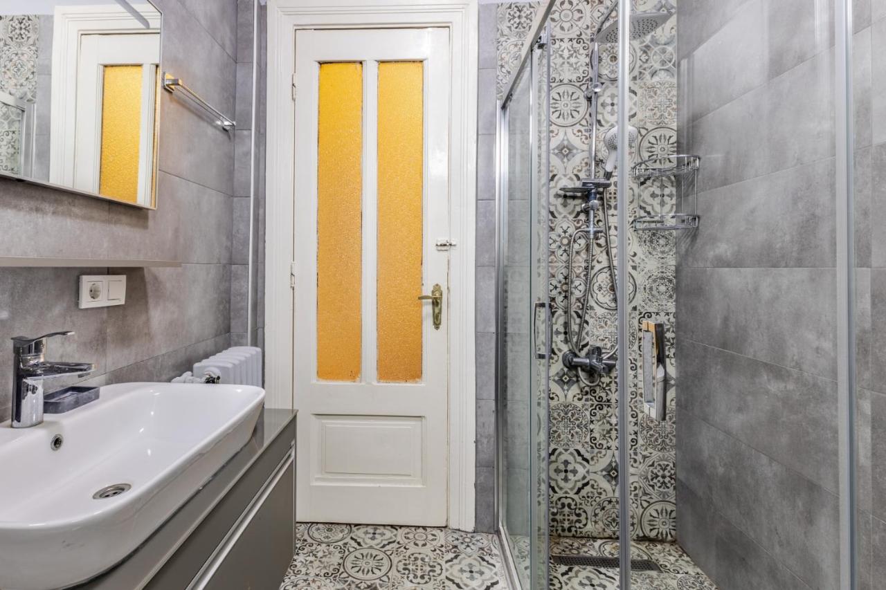 Апартаменты Flat With Balcony And Bosphorus View In Beyoglu Стамбул Экстерьер фото