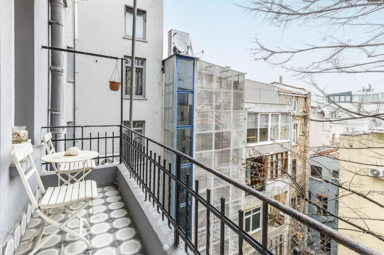 Апартаменты Flat With Balcony And Bosphorus View In Beyoglu Стамбул Экстерьер фото